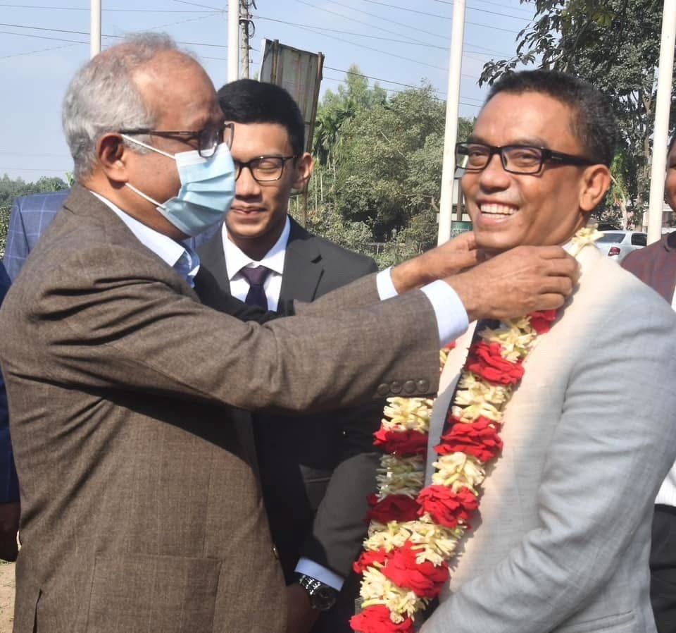 Dr. D.C. Ray being honoured with a garland